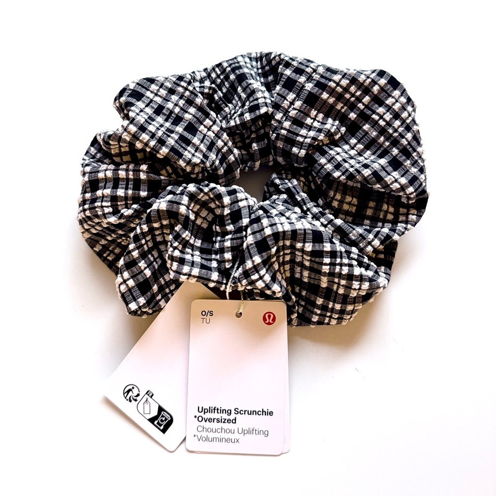NWT/ lululemon 🍋 B&W Plaid Scrunchie